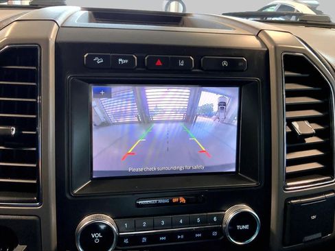 Used 2020 Ford Expedition XLT w/ Equipment Group 202A AWD/4WD image 29