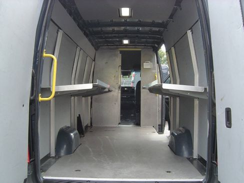 Used 2021 Mercedes-Benz Sprinter 2500 image 10