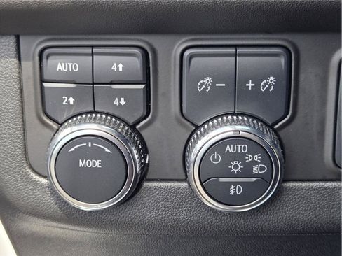 Used 2024 GMC Yukon AT4 w/ Technology Package AWD/4WD image 20