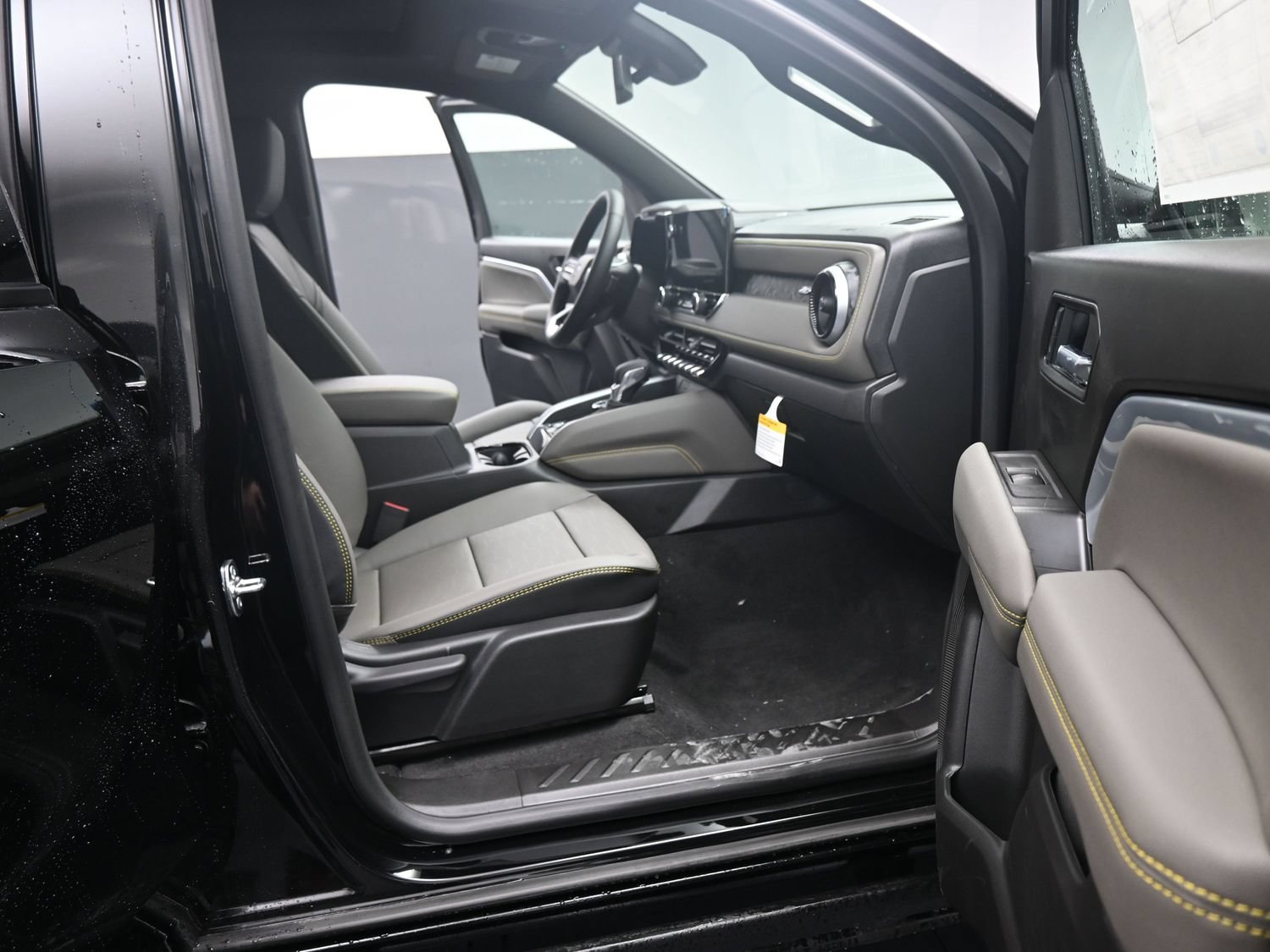 New 2026 Chevrolet Colorado ZR2 w/ Technology Package AWD/4WD image 19