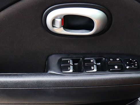Used 2018 Kia Soul + FWD image 38
