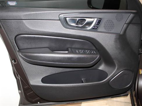 Used 2022 Volvo XC60 B5 Momentum w/ Protection Package Premier FWD image 29