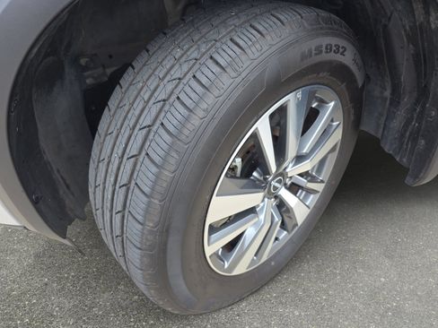 Used 2025 Nissan Pathfinder SL FWD image 30