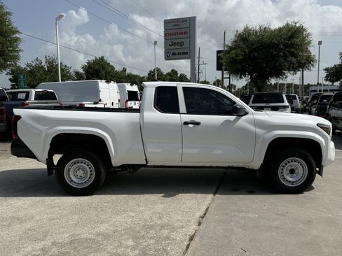 Used 2024 Toyota Tacoma SR RWD image 3