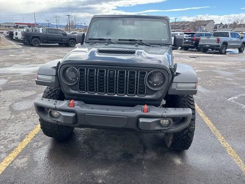 Used 2024 Jeep Gladiator Mojave w/ Technology Group image 5