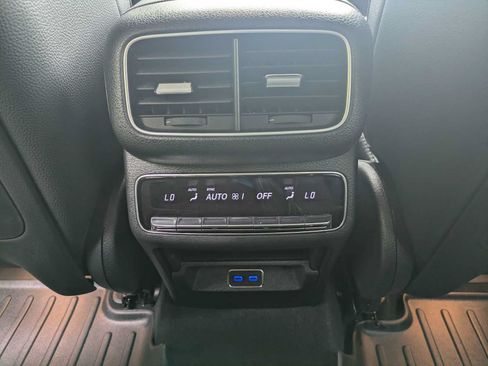 Used 2024 Mercedes-Benz GLS 450 4MATIC image 18