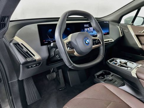 Used 2024 BMW iX xDrive50 w/ Premium Package AWD/4WD image 9