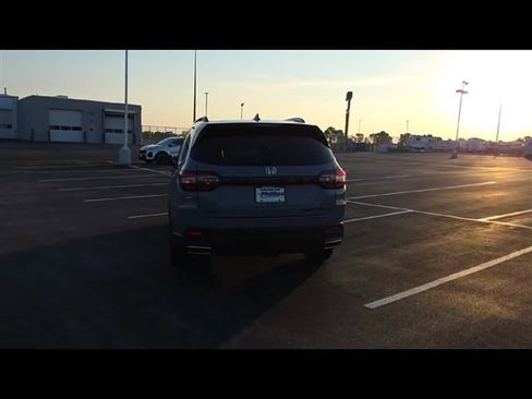 Used 2025 Honda Pilot Black Edition image 7