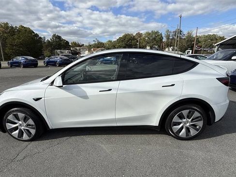 Used 2021 Tesla Model Y Long Range image 2