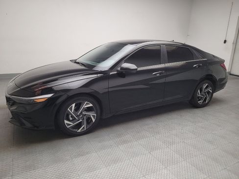 Used 2025 Hyundai Elantra SEL FWD image 2