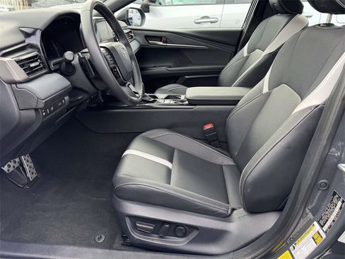 Used 2025 Toyota Camry SE image 20