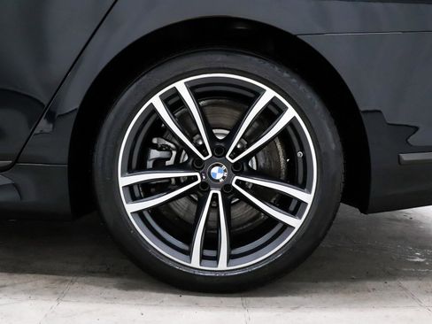 Used 2022 BMW 750i xDrive w/ Luxury Rear Seating Package image 9