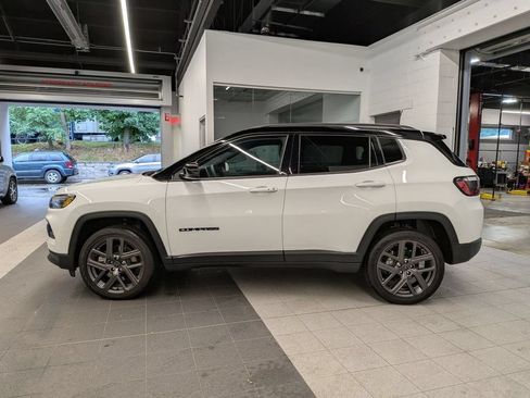 Used 2026 Jeep Compass Limited AWD/4WD image 9