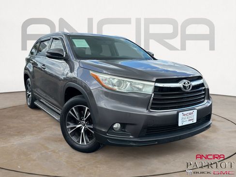 Used 2016 Toyota Highlander XLE FWD image 1