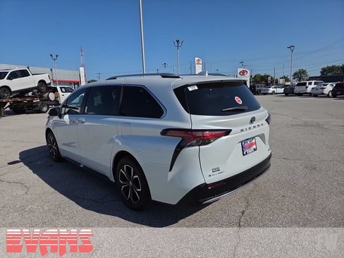 Certified 2026 Toyota Sienna Platinum AWD/4WD image 32