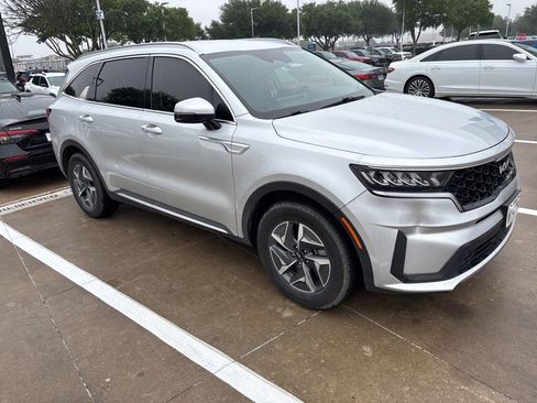 Used 2022 Kia Sorento S AWD/4WD image 2