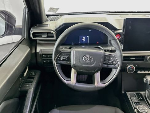 Used 2025 Toyota Tacoma TRD Off-Road AWD/4WD image 18
