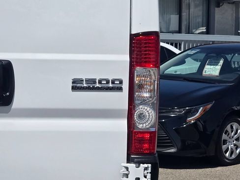 Used 2025 RAM ProMaster 2500 w/ Convenience Group FWD image 8