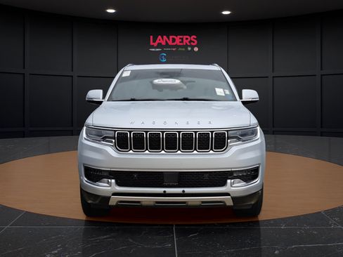 Used 2022 Jeep Wagoneer Series III AWD/4WD image 4