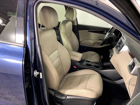 Used 2017 Kia Sorento LX w/ LX Convenience Package image 10