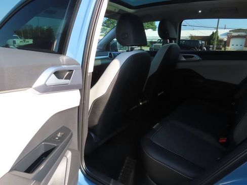 Used 2025 Volkswagen Taos SE FWD image 20
