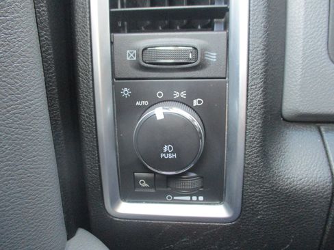 Used 2015 RAM 1500 Lone Star RWD image 13