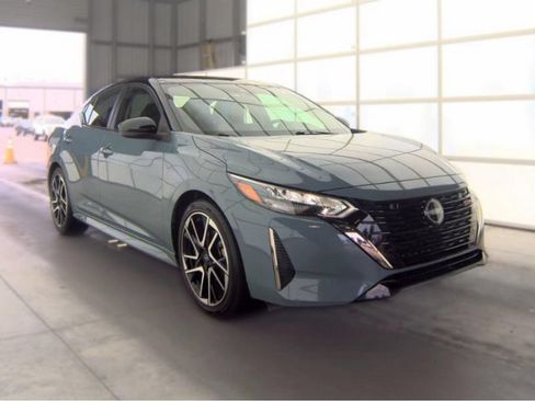 Used 2024 Nissan Sentra SR FWD image 4