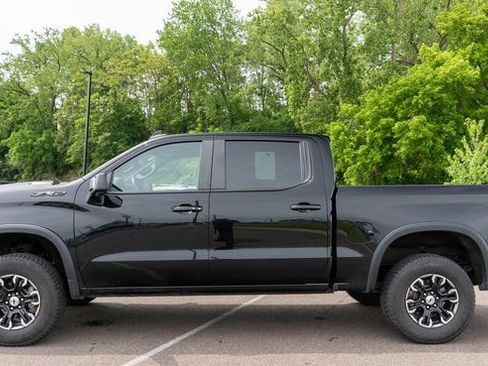 Used 2023 Chevrolet Silverado 1500 ZR2 w/ Technology Package AWD/4WD image 9