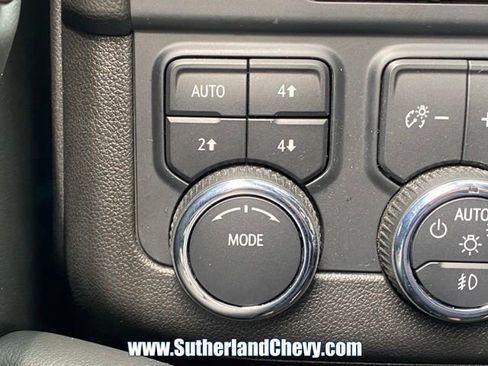 Used 2025 Chevrolet Suburban Z71 AWD/4WD image 23