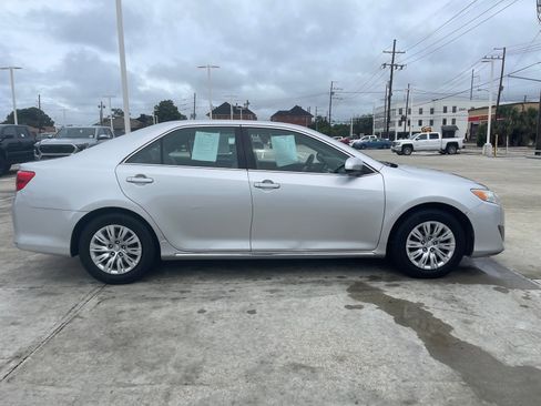 Used 2012 Toyota Camry LE FWD image 7