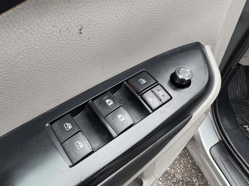 Used 2019 Toyota Highlander XLE AWD/4WD image 13