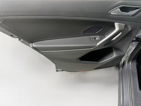 Used 2022 Volkswagen Tiguan S image 24