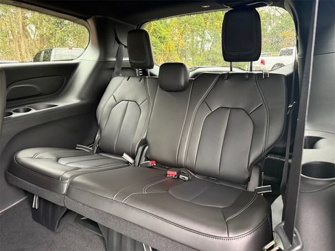 New 2026 Chrysler Pacifica Select w/ S Appearance Package image 31