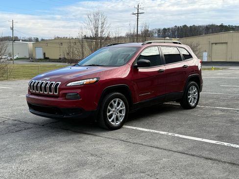 Used 2017 Jeep Cherokee Sport image 9