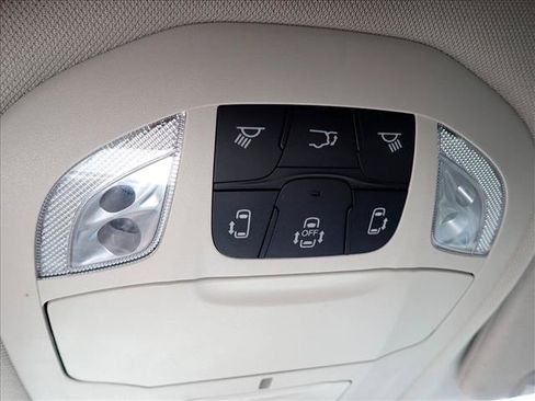 Used 2024 Chrysler Pacifica Touring-L FWD image 26