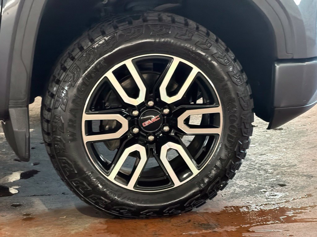 Used 2021 GMC Sierra 1500 AT4 w/ AT4 Premium Package AWD/4WD image 9
