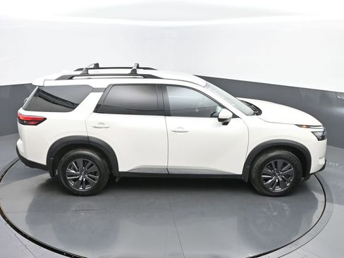Used 2023 Nissan Pathfinder SV image 43