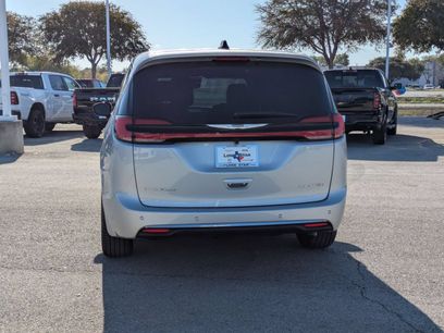 New 2026 Chrysler Pacifica Limited