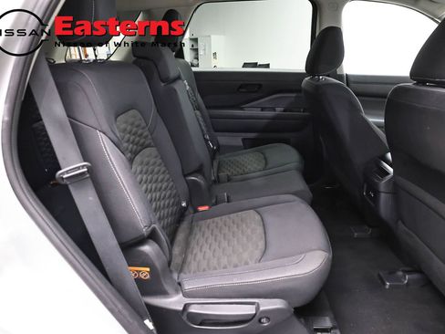 Used 2024 Nissan Pathfinder S AWD/4WD image 22