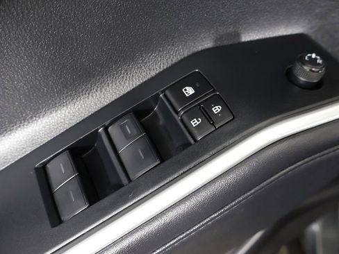 Used 2024 Toyota Highlander XLE AWD/4WD image 43