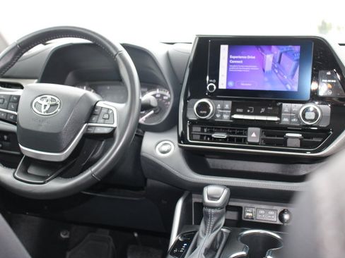 Certified 2023 Toyota Highlander LE image 25