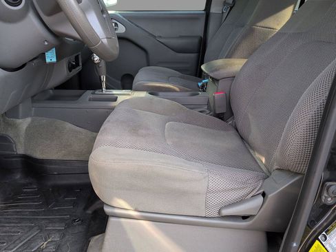 Used 2017 Nissan Frontier SV AWD/4WD image 3
