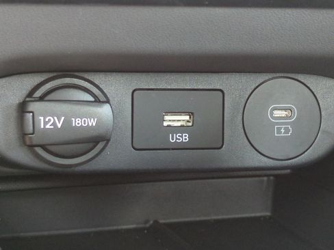 Used 2025 Hyundai Elantra SEL FWD image 18