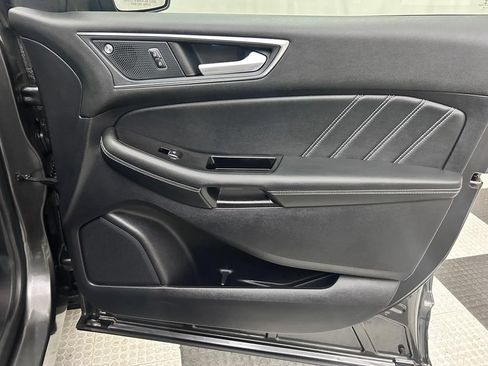 Used 2019 Ford Edge ST w/ Cold Weather Package AWD/4WD image 16