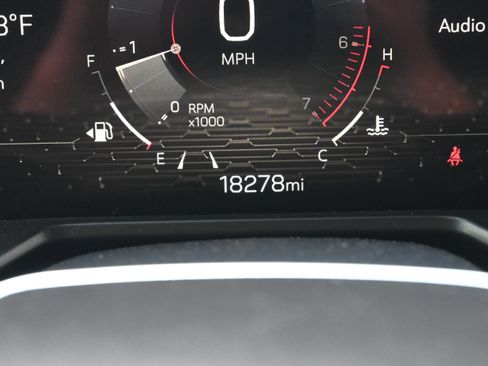 Used 2025 GMC Acadia Elevation FWD image 21