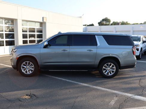 Used 2023 Chevrolet Suburban Premier RWD image 7