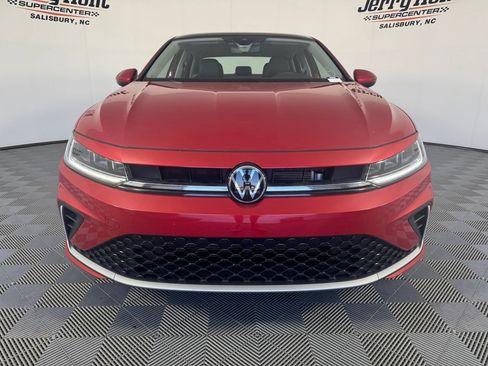 Used 2026 Volkswagen Jetta SE FWD image 5