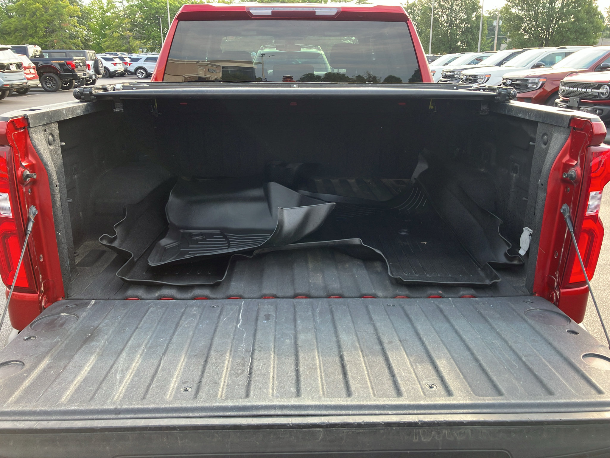 Used 2022 Chevrolet Silverado 1500 Custom w/ LPO, Dark Essentials Package AWD/4WD image 6