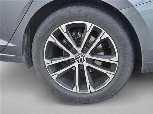 Used 2025 Volkswagen Jetta Sport image 14