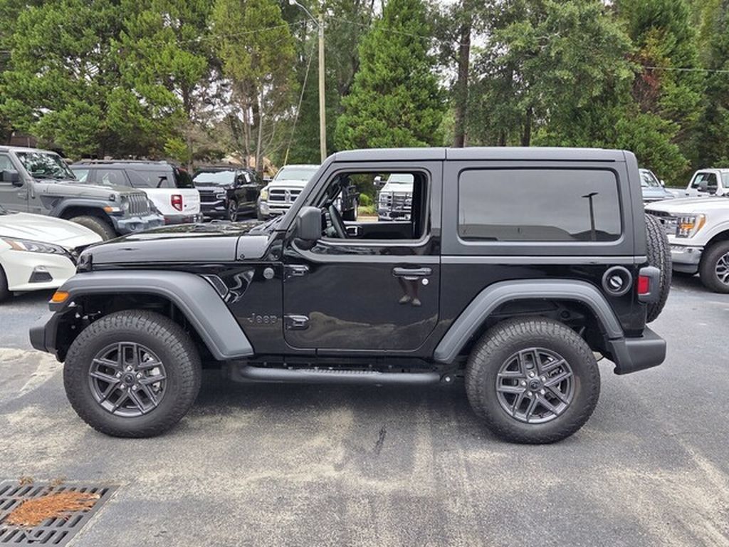 Used 2026 Jeep Wrangler Sport AWD/4WD image 5